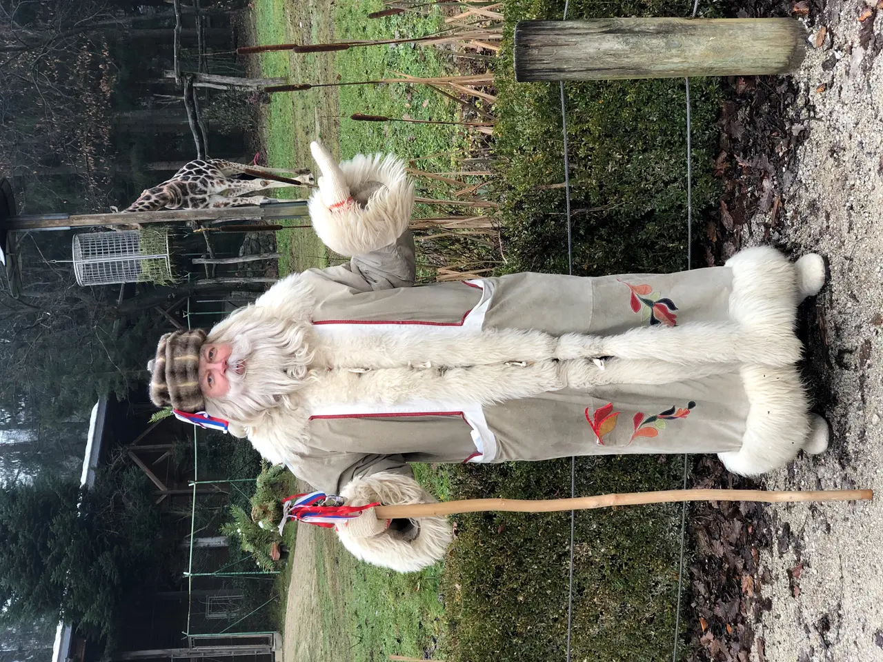 Dedek Mraz in starka Zima